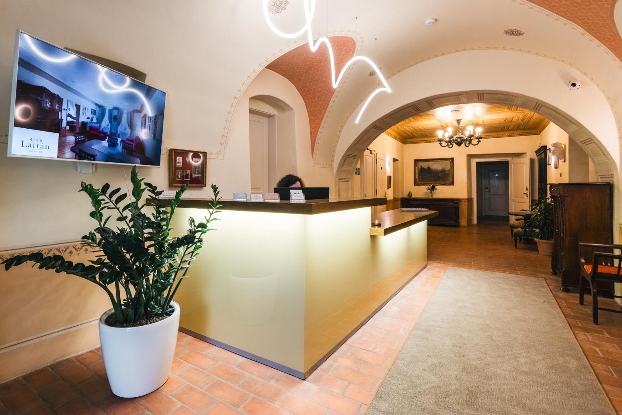 Hotel Latran Český Krumlov Buitenkant foto